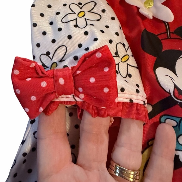 Minnie Mouse 2 piece swimsuit set with short sleeved top and bow skirt size 4 - Picture 4 of 8